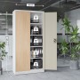 Jan Nowak Metallschrank, Aktenschrank mit Zylinderschloss und 4 Fachböden, teilgeöffnet.