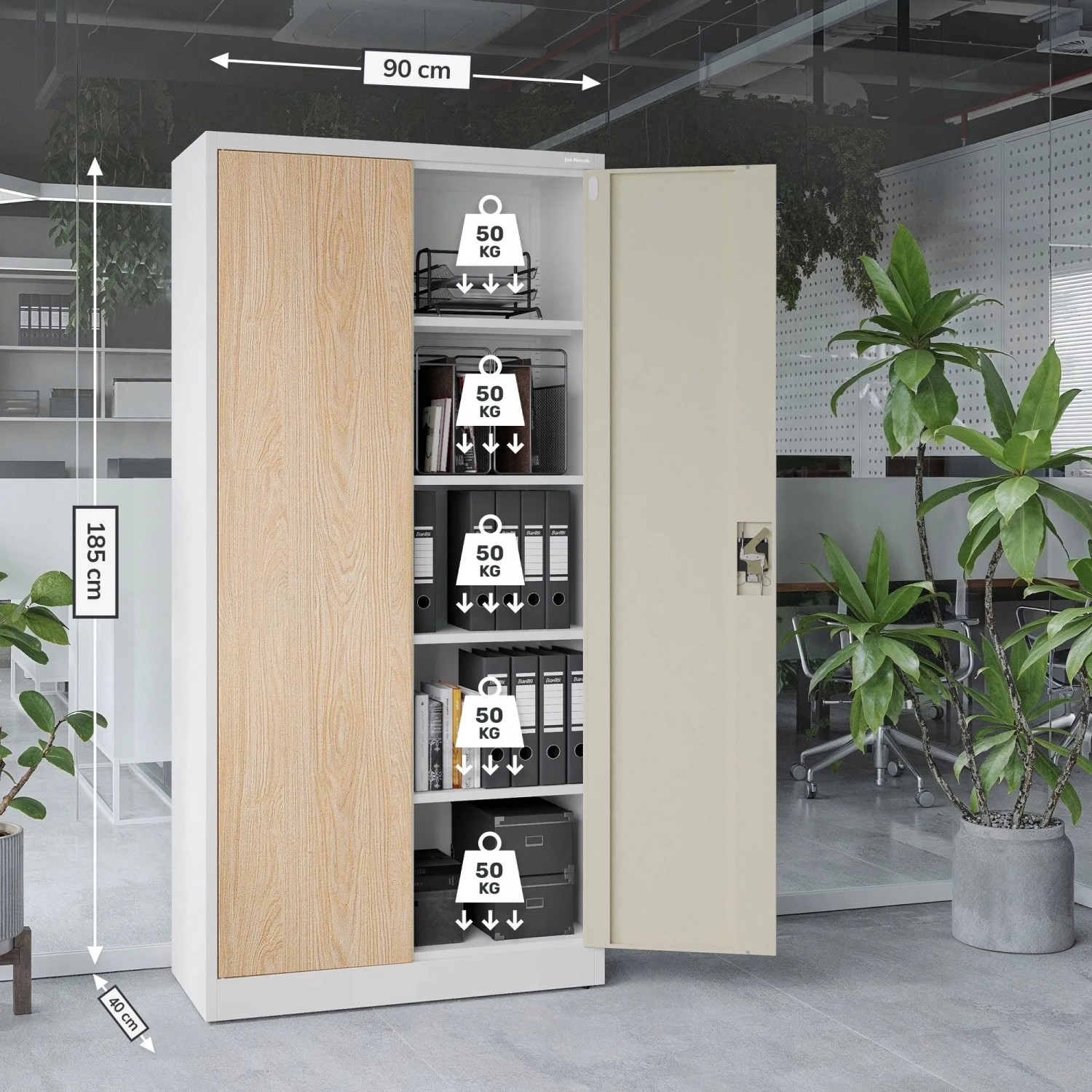 Jan Nowak Metallschrank, Aktenschrank mit Zylinderschloss und 4 Fachböden, teilgeöffnet.