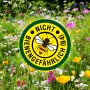 Symbol: Nicht bienengefährlich (B4) auf einer Wiese mit blühenden Blumen.