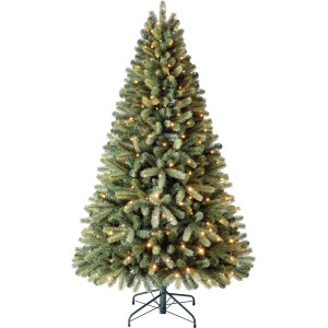 Geschmückte, grüne Kunsttanne Laitila, 180 cm hoch, mit warmweißen LEDs für weihnachtliche Stimmung.