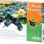 Verpackung des Velda Fadenalgenentferner T-Flow Tronic 75 für Teiche, mit Teichpflanzen und Frosch.