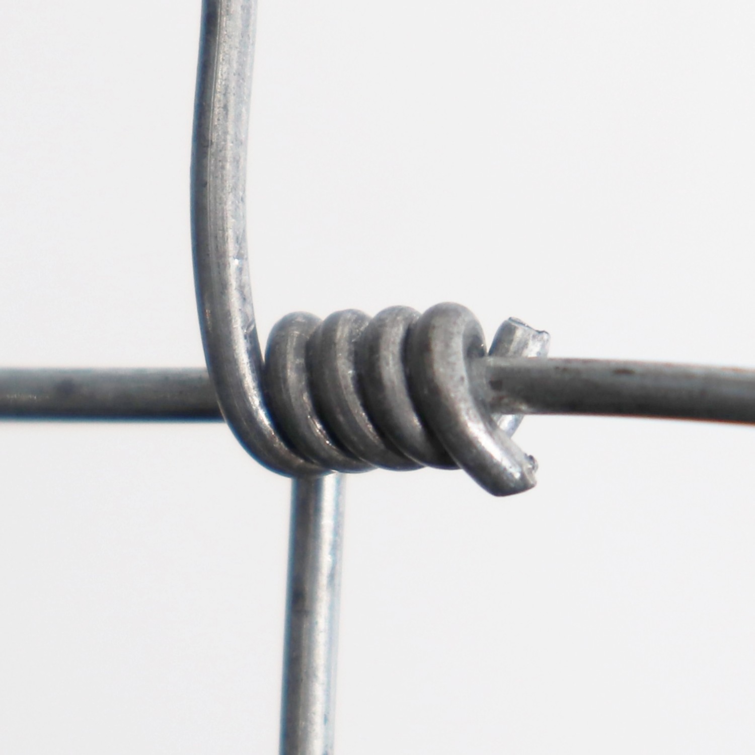 Detailaufnahme Knotengeflecht Wildzaun, verzinkter Draht, Maschenverbindung.