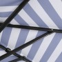 Detailaufnahme des Sekey Balkonschirms 270 cm mit blau-weiß gestreiftem Bezug und schwarzem Gestell.