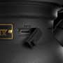 Detailaufnahme: Schwarze Petromax LED-Laterne PX-LM500 mit USB-C-Anschluss und Abdeckung.