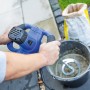 LUX Rührwerk 1400 W im Einsatz: Anmischen von Farbe im Eimer. Multitool für Handwerker.