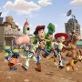 Disney Fototapete Toy Story mit Woody, Buzz Lightyear und Freunden vor Westernkulisse.