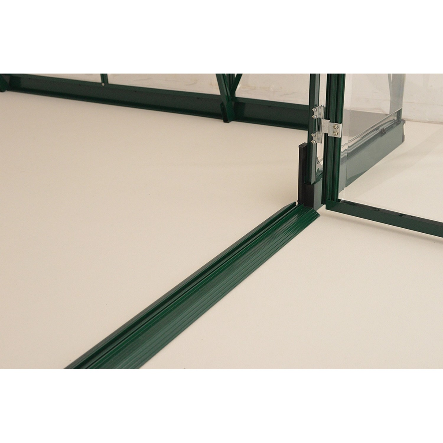 Detailaufnahme des grünen Palram Canopia Balance Gewächshaus Rahmens.