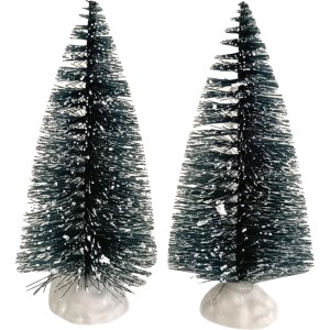 Zwei grüne Tannenbäume mit Schnee, aus Polypropylen, für Weihnachtsdorf Szene. Festliche Weihnachtsdekoration.