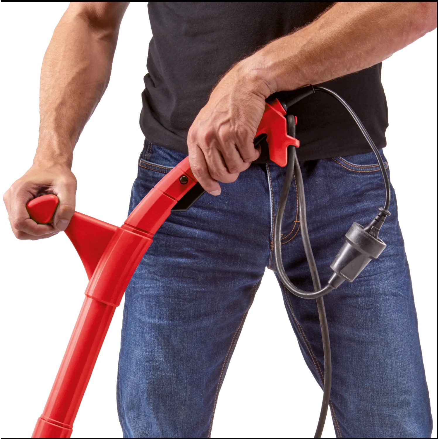 Einhell GC-EG 1410 Fugenreiniger in Nutzung: Roter Griff, Kabel und Stecker im Bild.