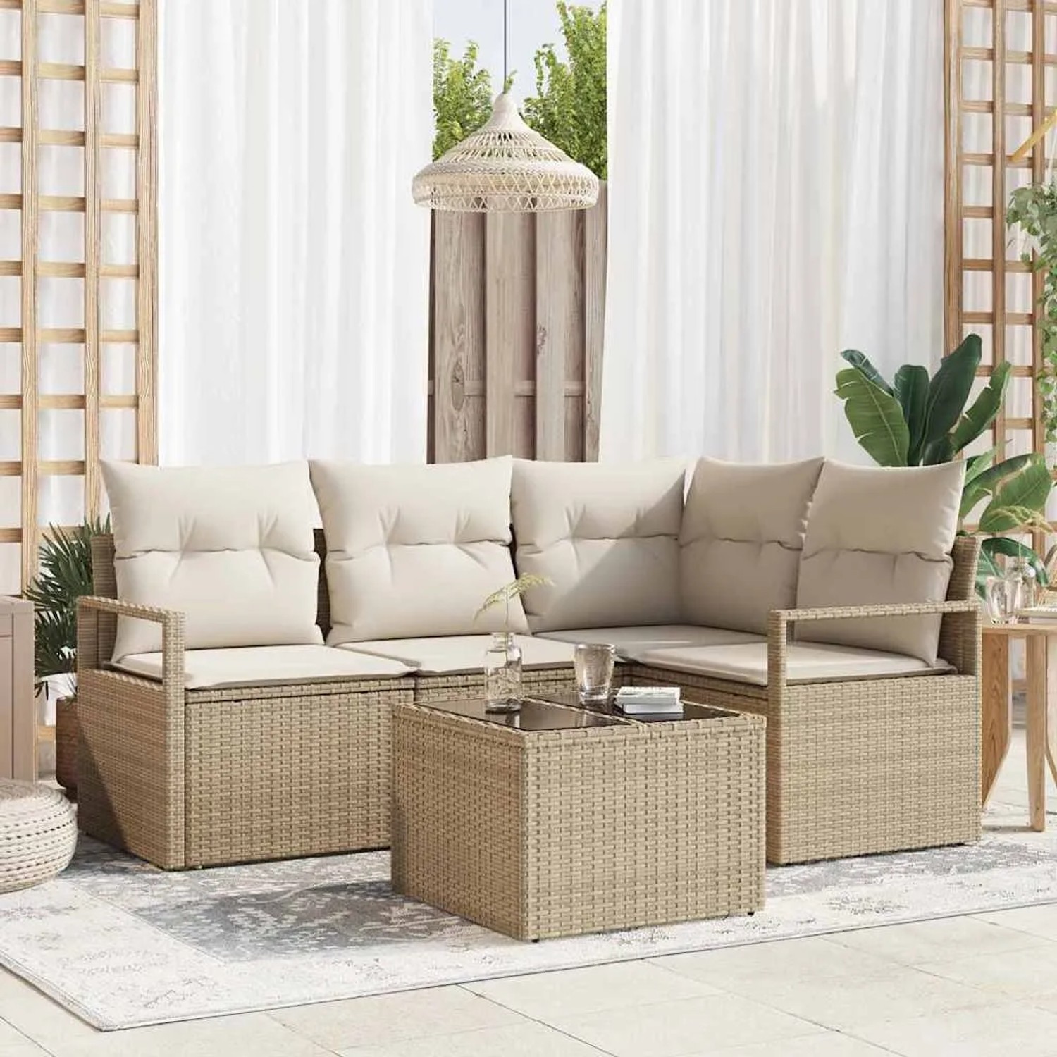 Beiges 5-teiliges Garten-Sofa-Set aus Poly Rattan mit Tisch und Polstern für Terrasse und Garten.
