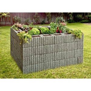 Bepflanzter, grauer Mini-Pflanzstein (30x20x20 cm) im Garten. Ideal zur Hangbefestigung und Gartengestaltung.