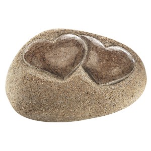 Kobolo Dekostein HEART aus Naturstein mit zwei eingearbeiteten Herzen. Dekorative Figur für den Garten.