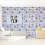 Kinderzimmer mit blauer Vliestapete mit Dinosaurier-Motiv in Gelb.