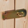 Detailaufnahme: Sicherheitsüberwurf mit Öse an der Holztür vom Karibu Gartenhaus.