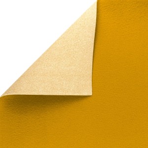 Curryfarbener Primaflor Eventteppich Podium, Meterware mit aufgerollter Ecke.