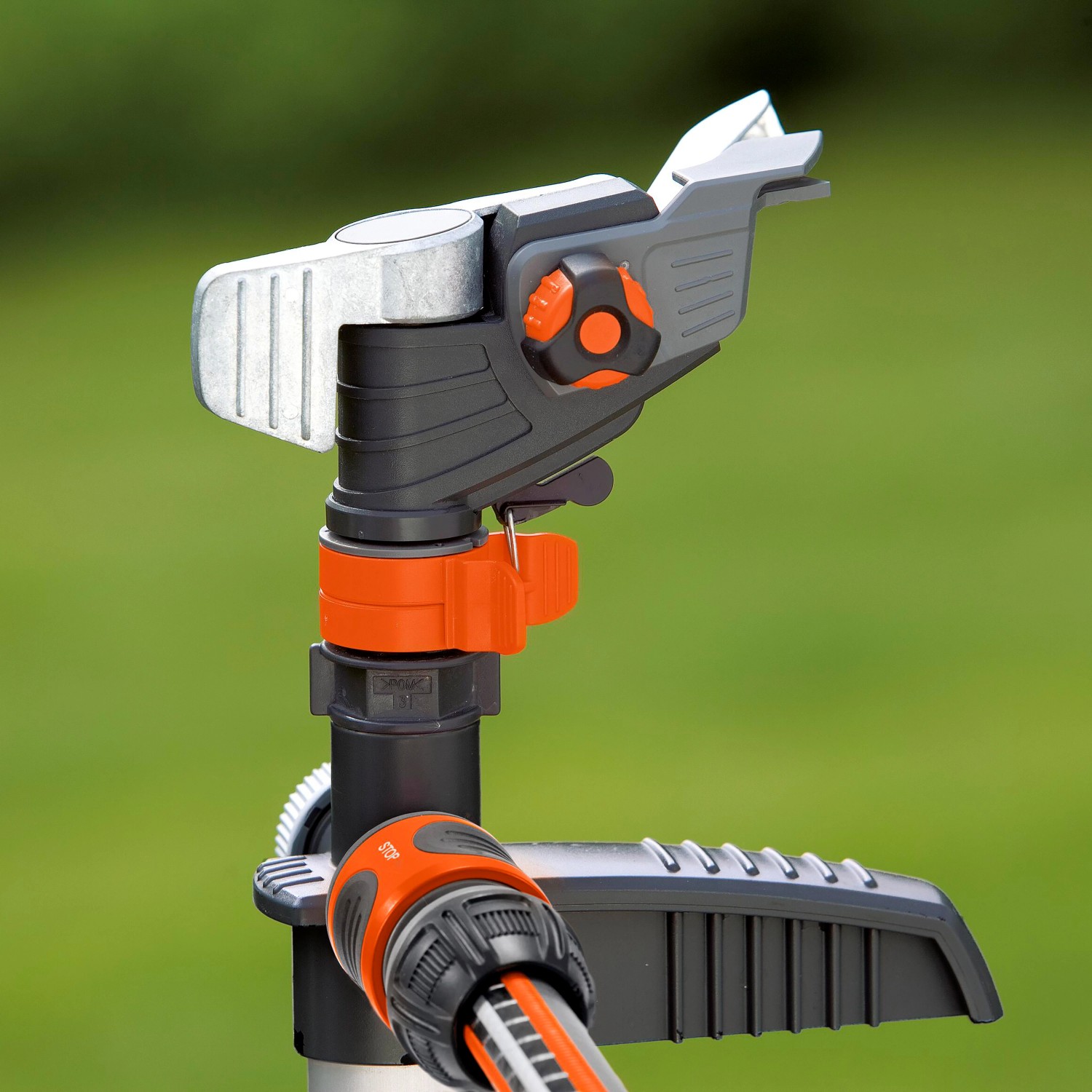 Gardena Rasensprenger Premium mit Spike kaufen bei OBI