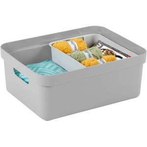 Graue Sunware Sigma Home Aufbewahrungsbox 24 l mit Inhalt. Praktische Aufbewahrungslösung.