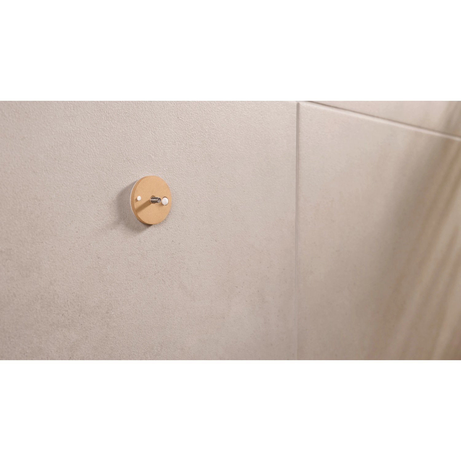 Tesa Handtuchhaken Moon, matte Optik, einfache Montage im Badezimmer.