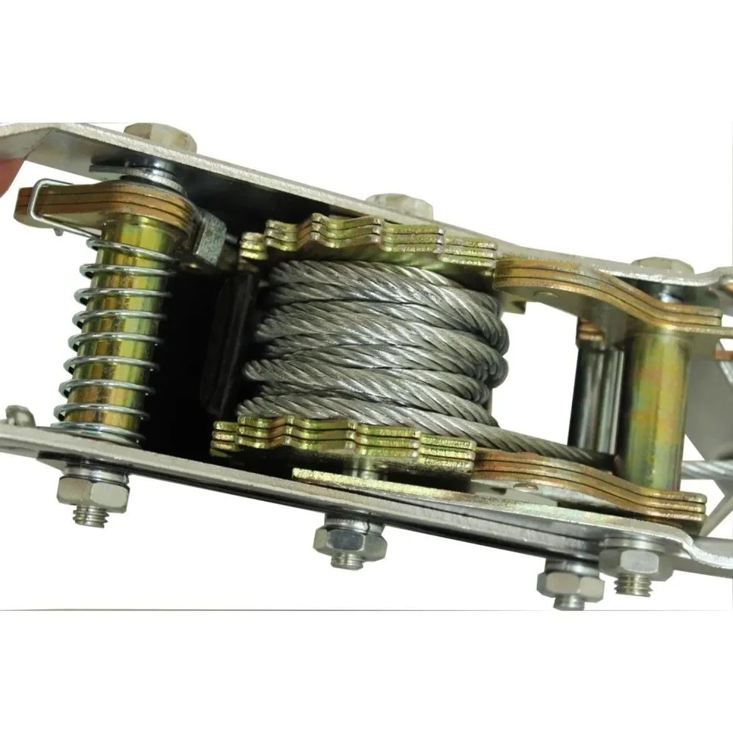 Detailaufnahme: TRUTZHOLM Seilzug mit Ratsche, 4t Zugkraft, Drahtseil aufgewickelt.