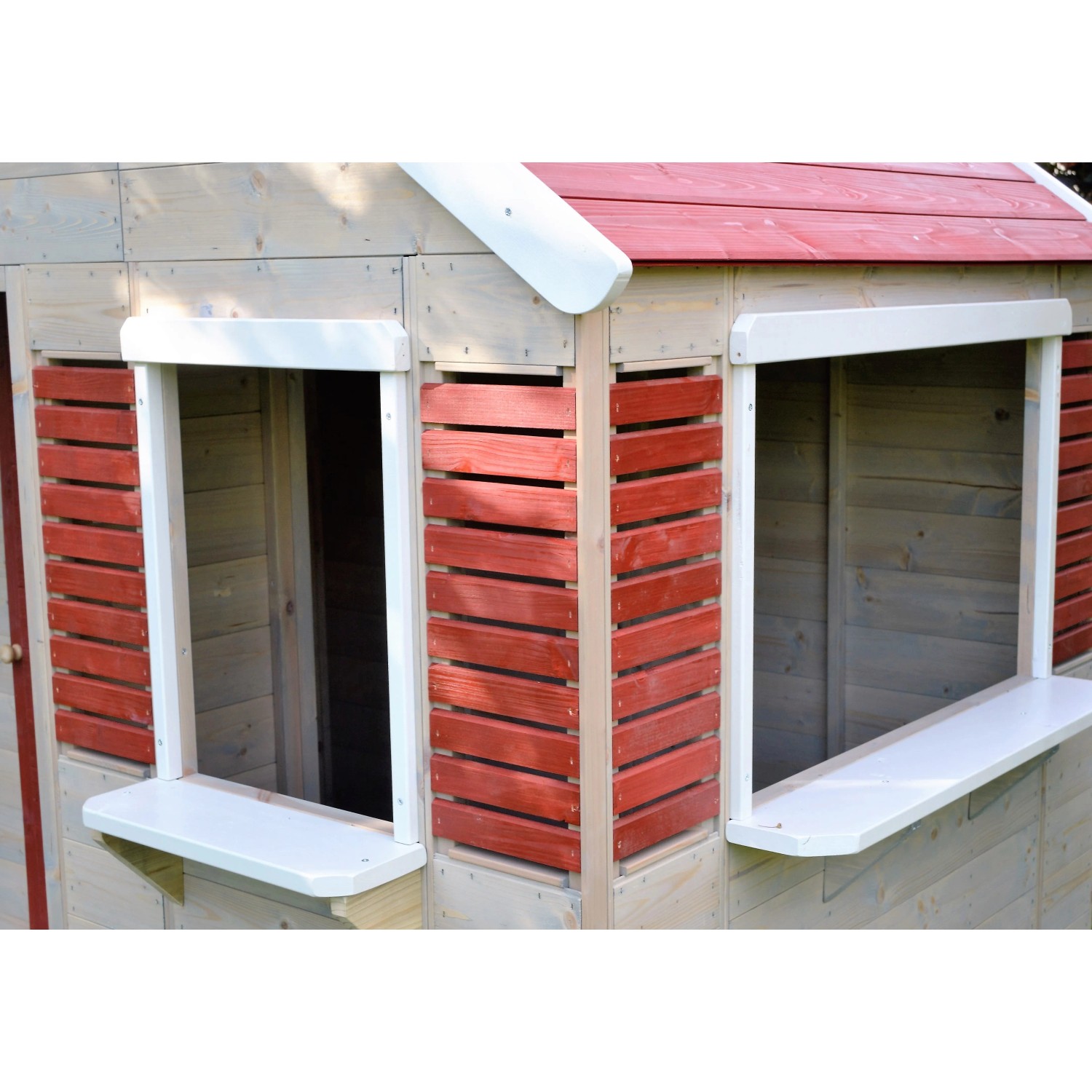 Wendi Toys Kinderspielhaus Krokodil mit roten Fensterläden und Veranda.