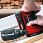 Einhell Akku-Exzenterschleifer TE-RS 18 Li mit Staubfangsack beim Schleifen von Holz.