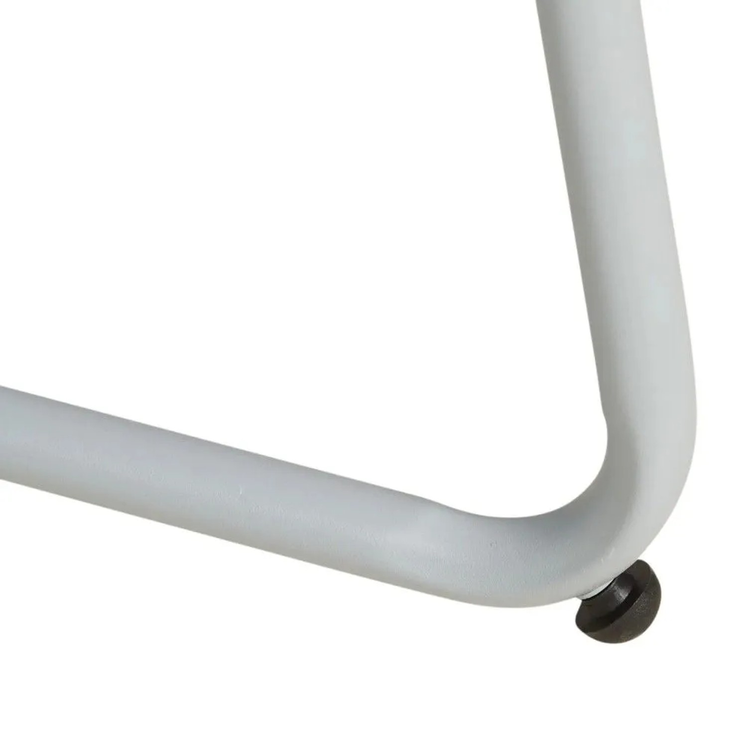 Graues Metall-Tischbein des runden Gartentisches mit schwarzem Fußgleiter. Robust für Outdoor.