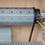 Schellenberg Rollladenmotor Action Maxi 6 Nm bei der Endlageneinstellung mit Stift.