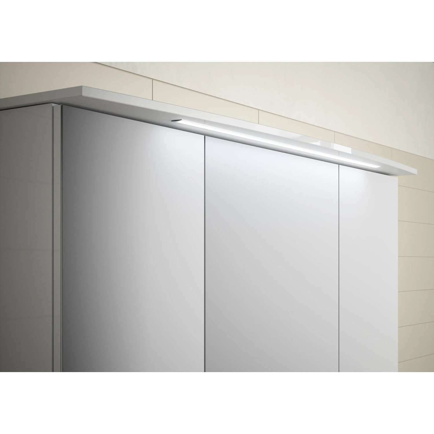 Pelipal Spiegelschrank Serie 4010, 122 cm, Weiß Glänzend mit Beleuchtung.