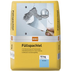 Sack OBI Füllspachtel, 10 kg, weiß. Spachtel auf Wand mit Riss.