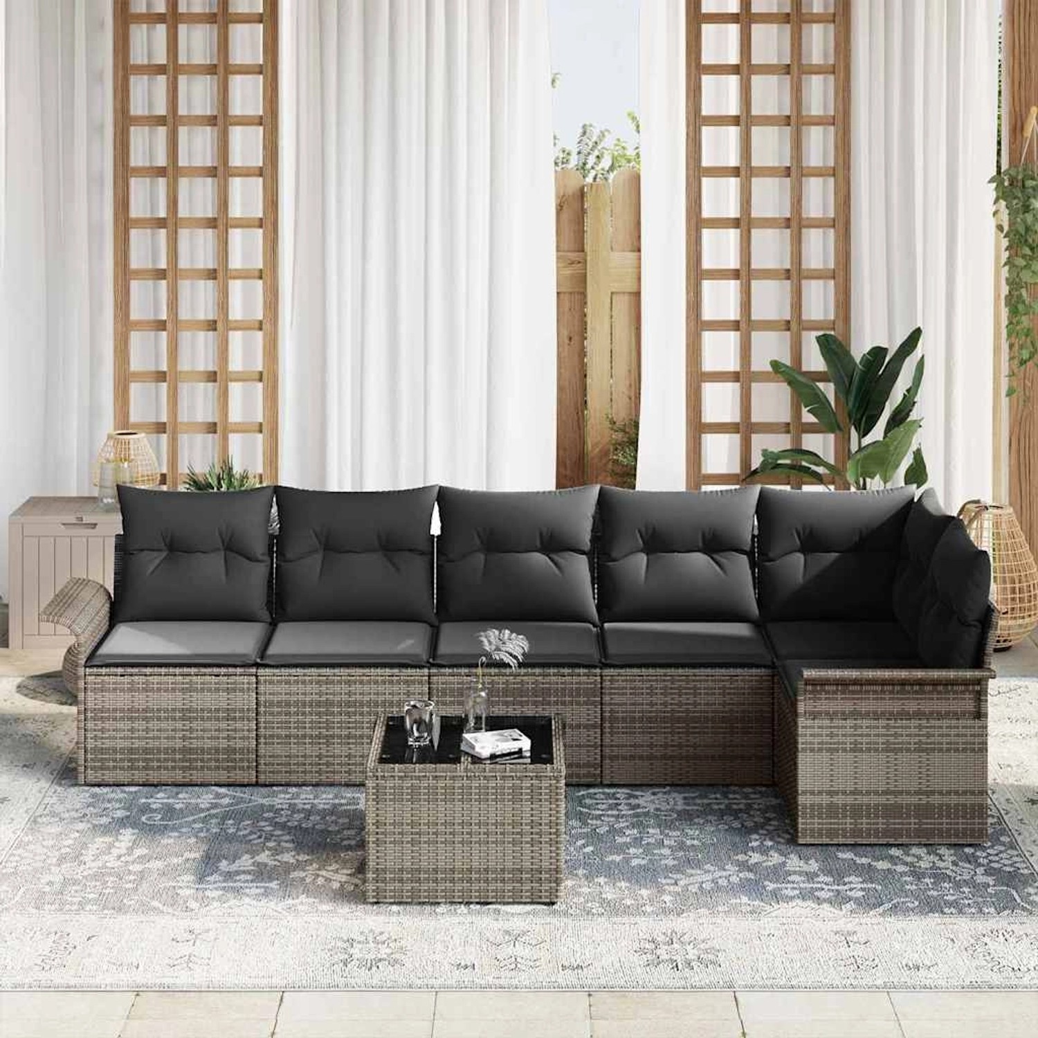 Graues 7-teiliges vidaXL Garten-Sofa-Set aus Poly Rattan mit Tisch und Kissen.