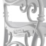 Detailansicht der weißen Blome-Tillmann 2er-Bank Linderhof, Gartenbank aus Kunststoff mit geschwungenen Armlehnen.