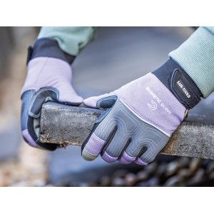 LUX Arbeitshandschuhe Ladies Strong Protect Gr. 8 in Aktion, ideal für Montagearbeiten.