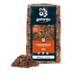 Galamio Pinien Rindenmulch, 60l, mittlere Körnung 15-25mm. Rotbraune Pinienrinde in Sack und lose daneben.