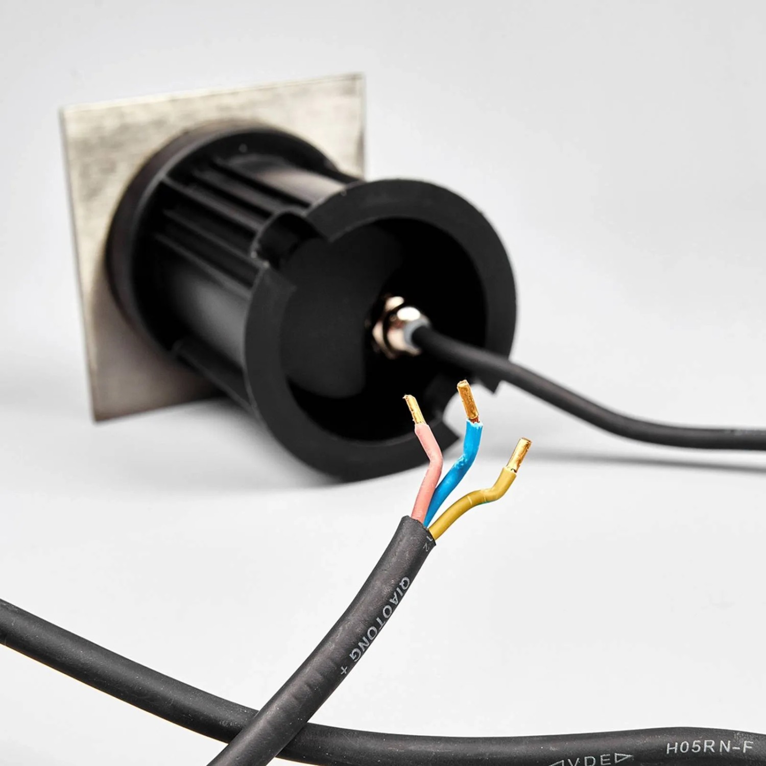 Lindby Insa Bodeneinbaustrahler, wasserdicht, aus Edelstahl, mit Kabel.