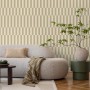 ESTAhome Streifen Tapete in Beige-Braun an Wohnzimmerwand hinter Couch.