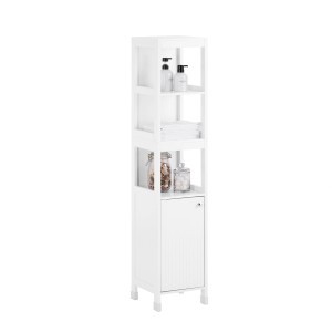 Schmaler, weißer SoBuy Hochschrank BZR187-W mit offenen Fächern und einer Tür für das Badezimmer.