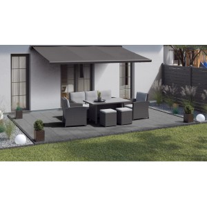 Terrasse mit grauen Palermo Betonplatten (40x40) und Gartenmöbeln.