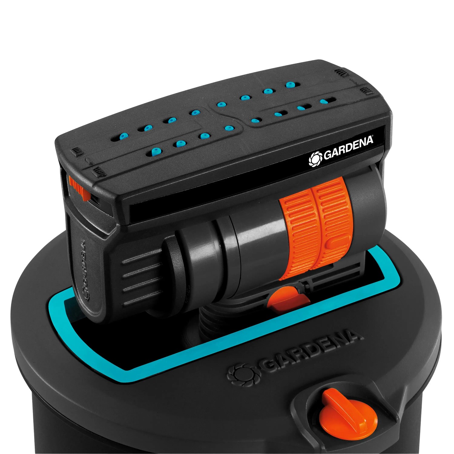 Gardena Sprinklersystem Versenk-Viereckregner OS 140 für Rasenbewässerung. Regner mit orangenen Einstellrädern.
