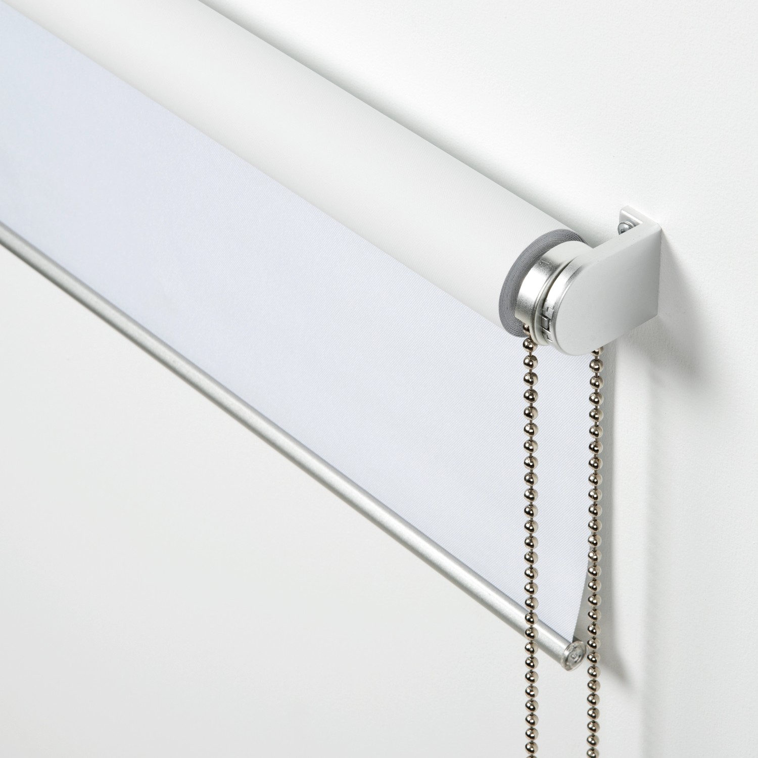 Gardinia Easyfix Rollo Premium, 45x150 cm, weiß, mit Metallkette und silbernem Unterprofil.