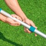 Bestway Pool Teleskopstange 360 cm aus Aluminium, mit blauen Griffen.