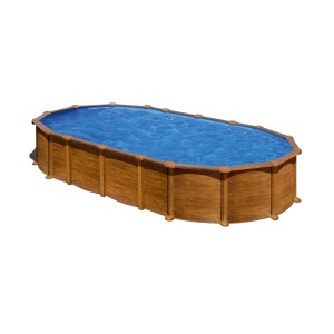 Ovaler Gre Pool Amazonia in Holzoptik, 730x375x132 cm, gefüllt mit blauem Wasser.
