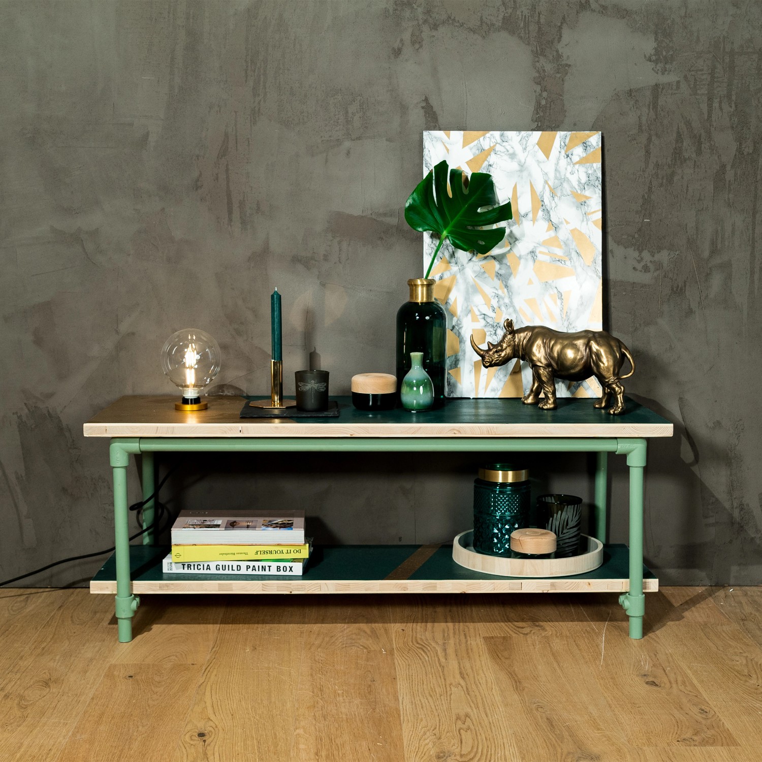 DIY Möbel: Silbernes Stahlrohr (200cm) als Basis für ein individuelles Regal oder Tisch.