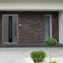 Moderne, anthrazitfarbene Splendoor Haustür ThermoSpace Prime Dublin mit Glaseinsatz und Edelstahlgriff.