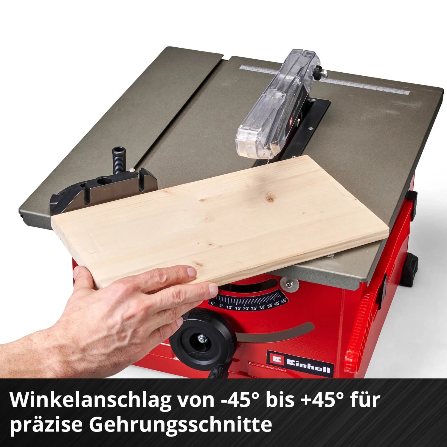 Einhell TC-TS 8 Tischkreissäge in Nutzung mit Holzwerkstück. Kompakte Säge für präzise Schnitte.