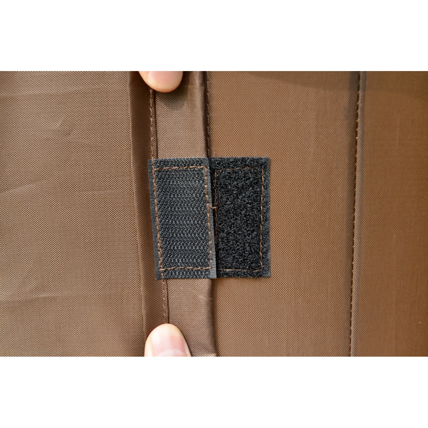 Detailaufnahme: Seitenwand für Faltpavillon ClapTop 400 mit Klettverschluss.