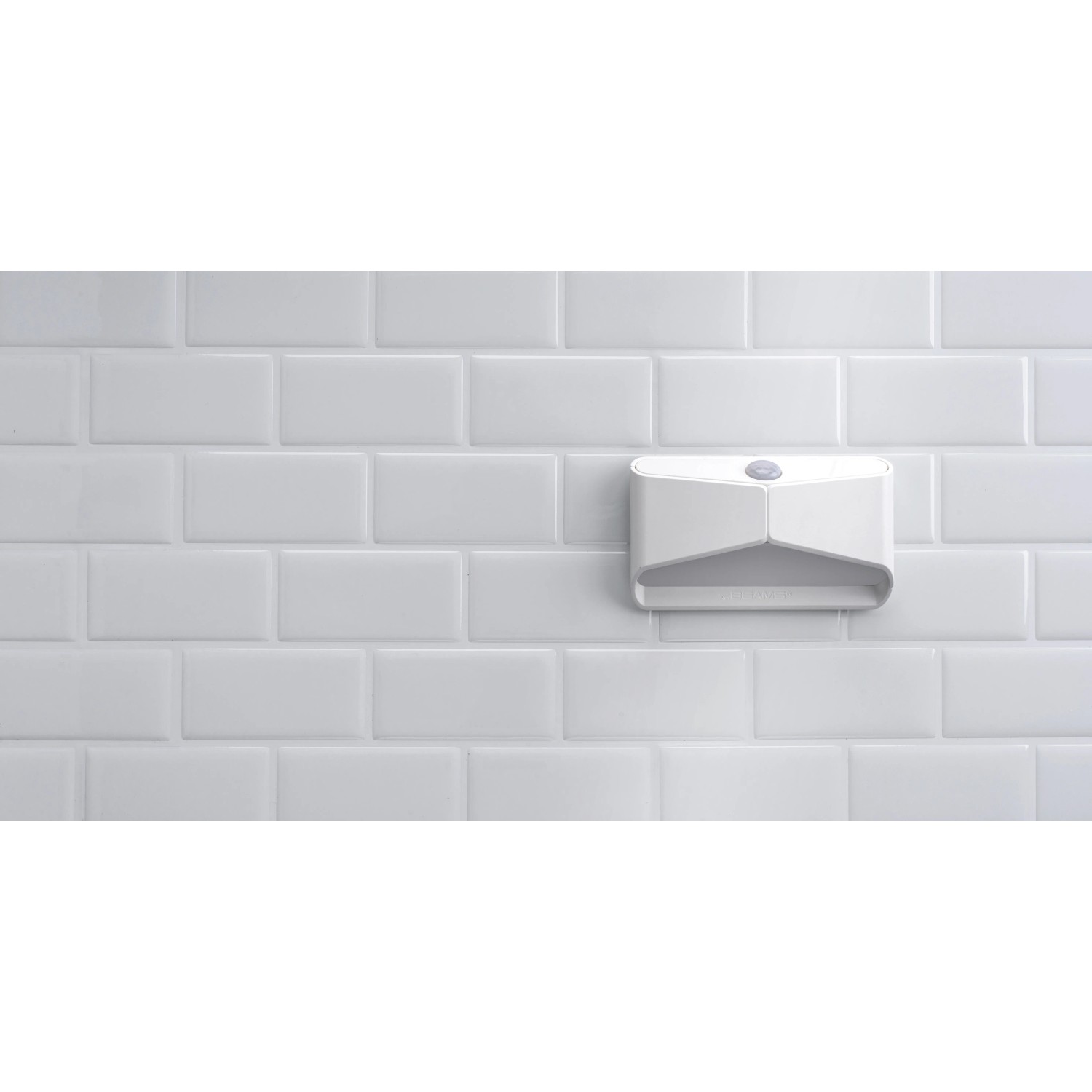 Mr.Beams MB710 Batterieleuchte mit Sensor, weißes Nachtlicht an Wand.