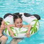 Mädchen mit Panda Schwimmring im Pool, Bestway Splash Pals Schwimmring.