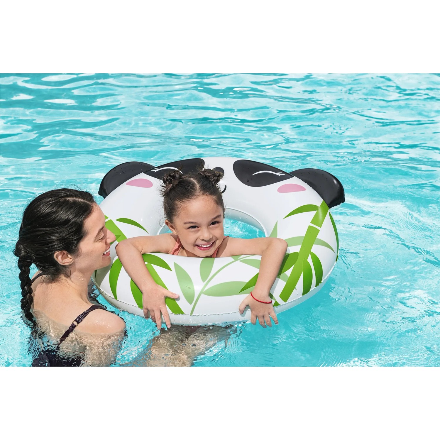 Mädchen mit Panda Schwimmring im Pool, Bestway Splash Pals Schwimmring.