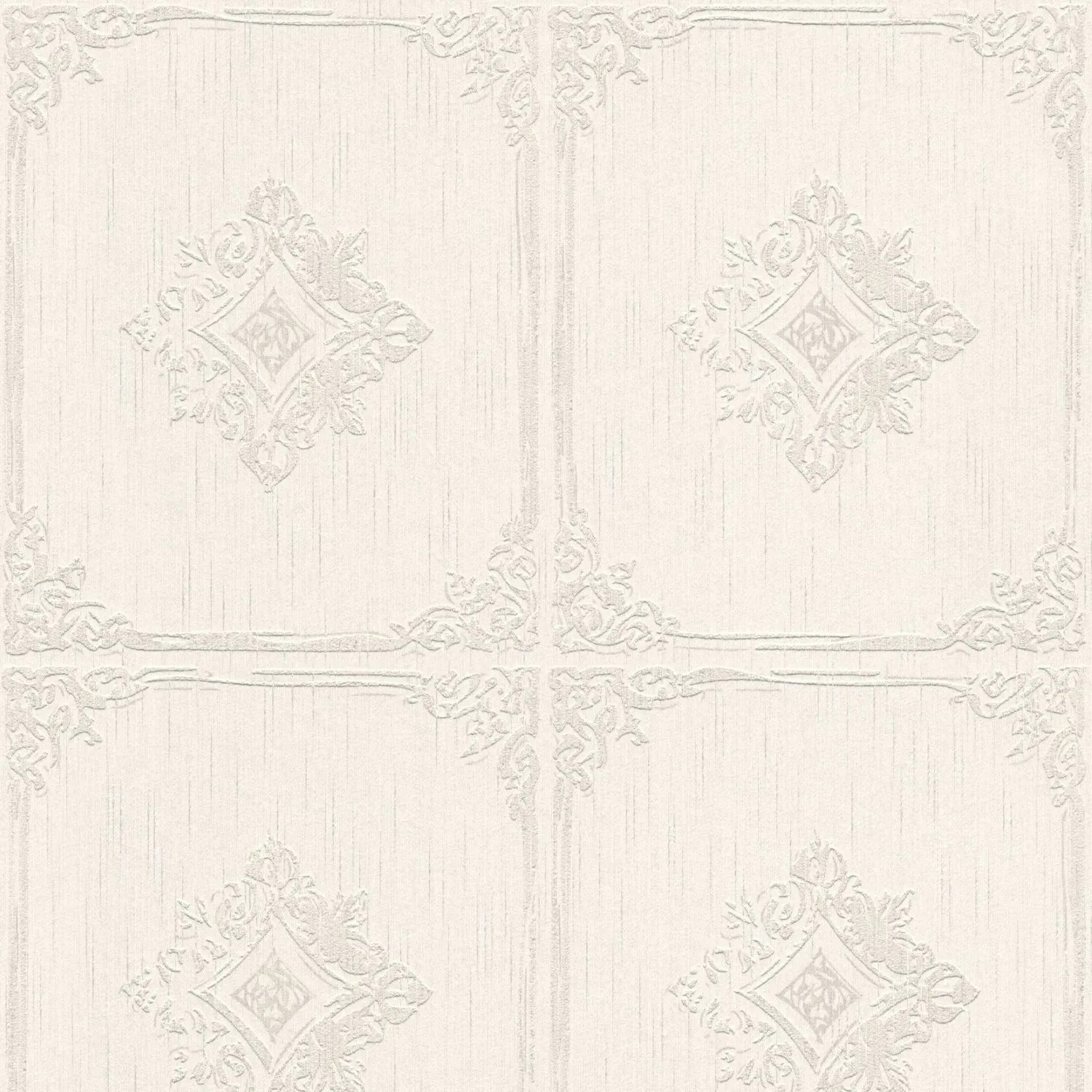 Barock Tapete in Beige und Grau mit Ornamenten, matte Textiloptik für Wohnräume.