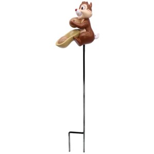 Disney Gartenstecker Chap, braune Gartendeko mit Chipmunk Figur und Erdnuss.
